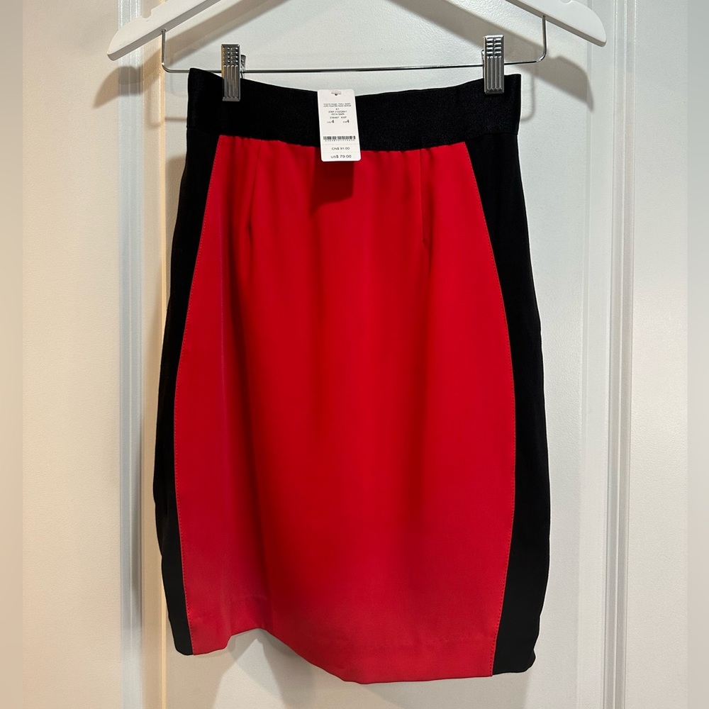 BRAND NEW BEBE color block skirt size 4